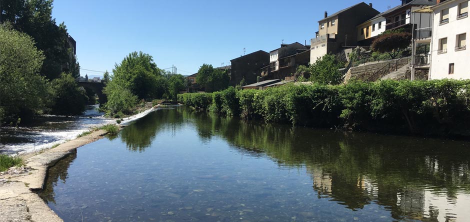 Nuestro albergue está frente al río Valcarce en Villafranca del Bierzo.